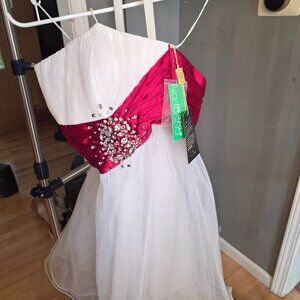 White Short Formal Dress Red Embellished Sash | M | NWT